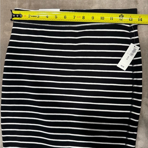 Old Navy Women's Black and White Striped Pencil Skirt - Picture 7 of 7